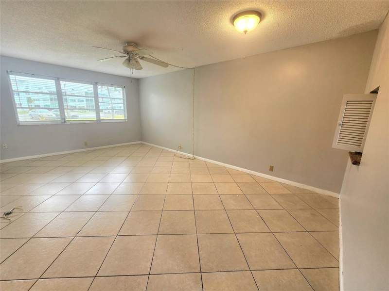1 bedroom Condominium at 2223 Park Lane #105, Sheridan Lakes Condo Apts No 7, Hollywood — photo 5