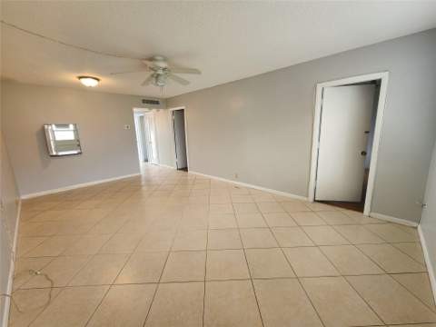 2223 Park Lane #105, Hollywood FL - photo 6 of 17