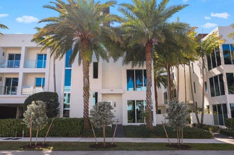 4 bedroom Townhouse at 238 Shore Court, Silver Shores Unit, Lauderdale-By-The-Sea — photo 2