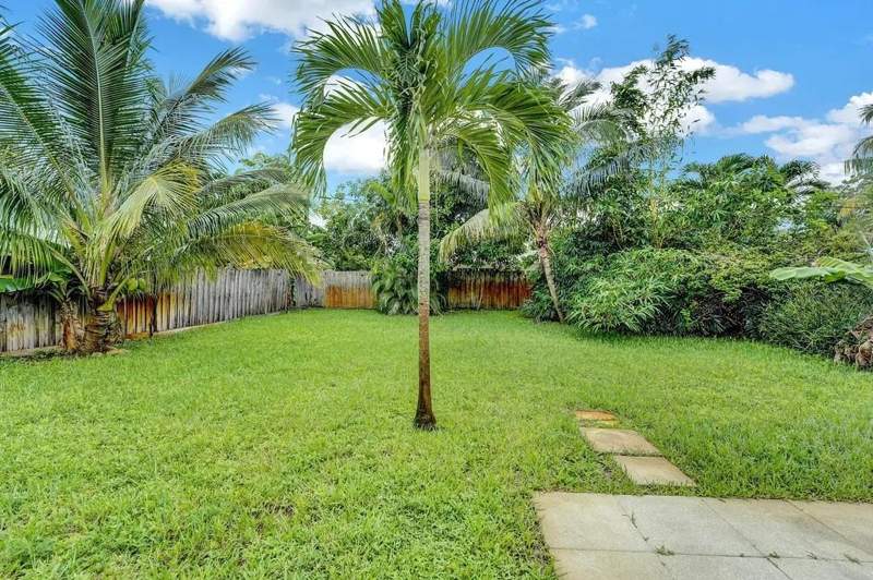 3 bedroom Single Family Residence at 820 NE 17th Street, Lauderdale Park 6-33 1/2, Fort Lauderdale — photo 3