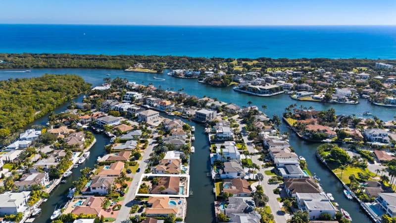 3 bedroom Single Family Residence at 520 Phillips Drive, Golden Harbour Sec 2, Boca Raton — photo 4
