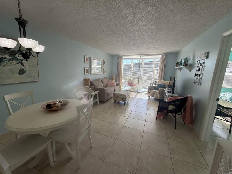 1 bedroom Condominium at 2761 N Pine Island Road #204, Sunrise Lakes 92 Condo, Sunrise — photo 3