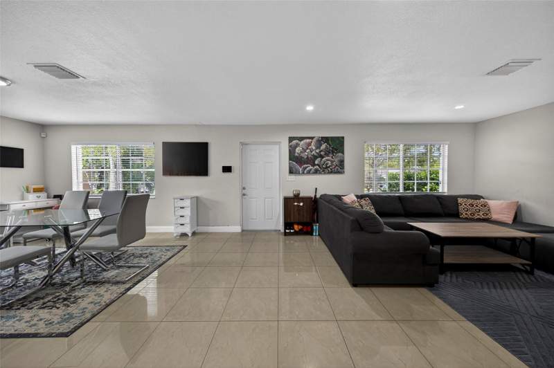 3 bedroom Single Family Residence at 348 NW 40th Court, Prospect Gardens 22-26 B, Oakland Park — photo 2
