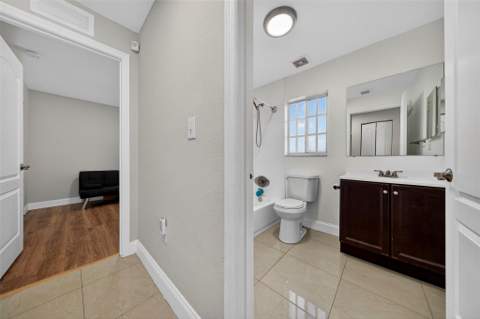 348 NW 40th Court, Oakland Park FL - photo 22 of 31