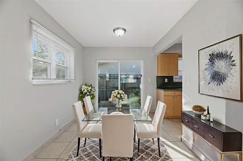 3 bedroom Single Family Residence at 5649 SW 36th Court, Sunland Park Sec 2 25-37, West Park — photo 2