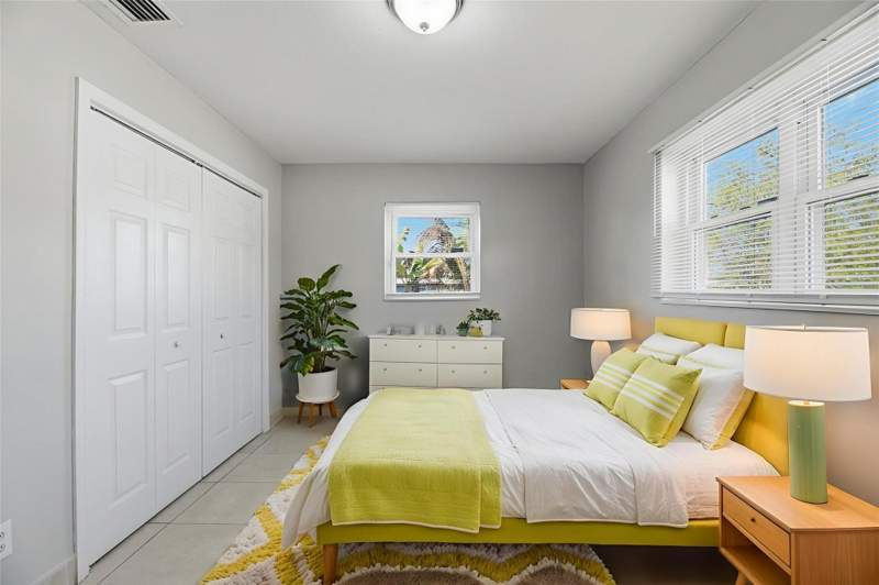 3 bedroom Single Family Residence at 5649 SW 36th Court, Sunland Park Sec 2 25-37, West Park — photo 4