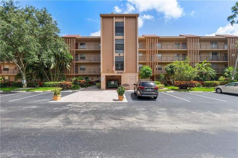 2 bedroom Condominium at 7210 Lake Circle Drive #306, Palm Lakes, Margate — photo 3