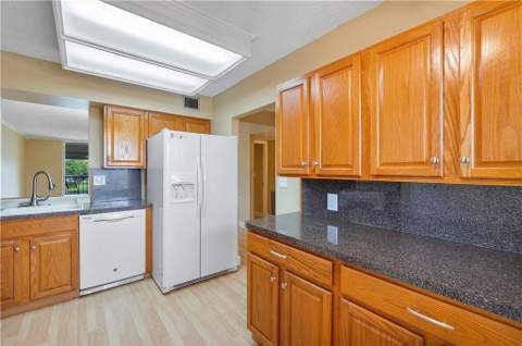 7210 Lake Circle Drive #306, Margate FL - photo 8 of 19