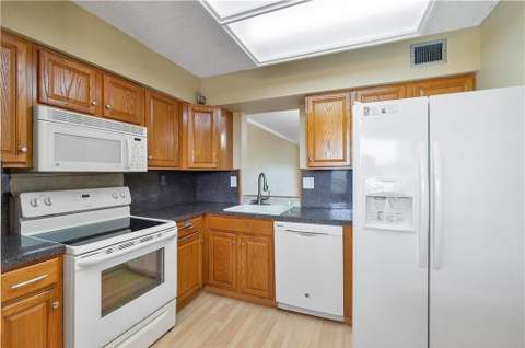 7210 Lake Circle Drive #306, Margate FL - photo 9 of 19