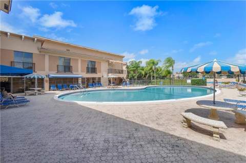 7210 Lake Circle Drive #306, Margate FL - photo 16 of 19