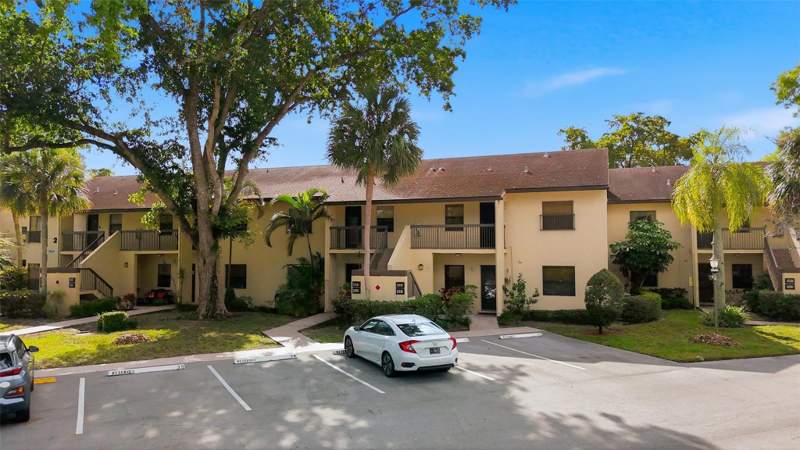2 bedroom Condominium at 3053 Carambola Circle #Unit 3053, Pond Apple Place IV, Coconut Creek — photo 2