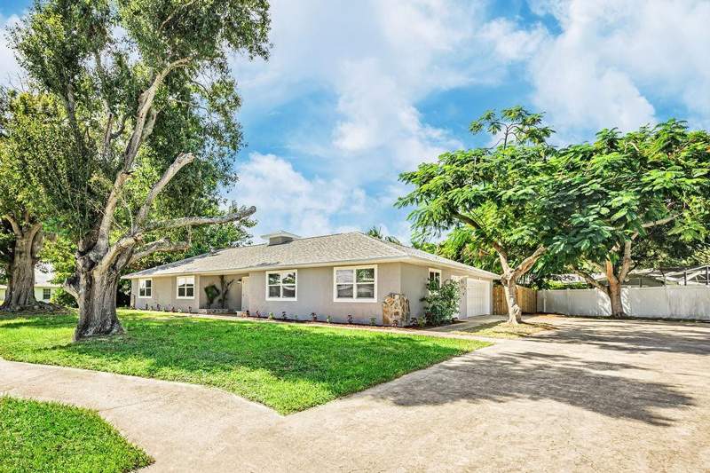 3 bedroom Single Family Residence at 300 Riomar Drive, River Park Unit 2, Port St. Lucie — photo 2