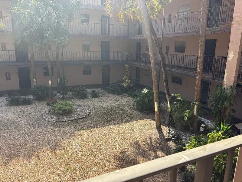 1 bedroom Condominium at 2840 Somerset Drive #206, Somerset, Lauderdale Lakes — photo 2