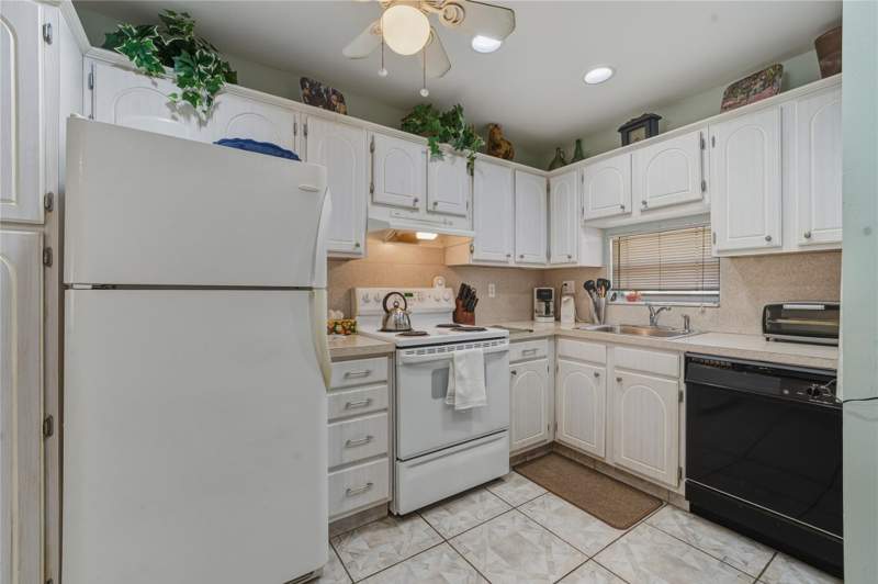 2 bedroom Condominium at 691 S Hollybrook Drive #304, Hollybrook Golf & Tennis, Pembroke Pines — photo 2