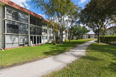 691 S Hollybrook Drive #304, Pembroke Pines FL - photo 22 of 60