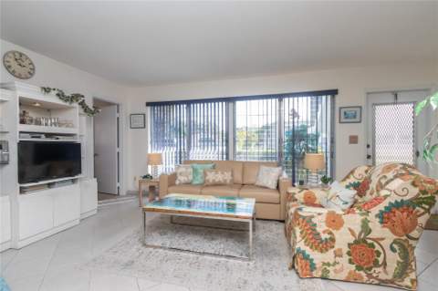 1035 SE 15th Street #10B, Fort Lauderdale FL - photo 7 of 10
