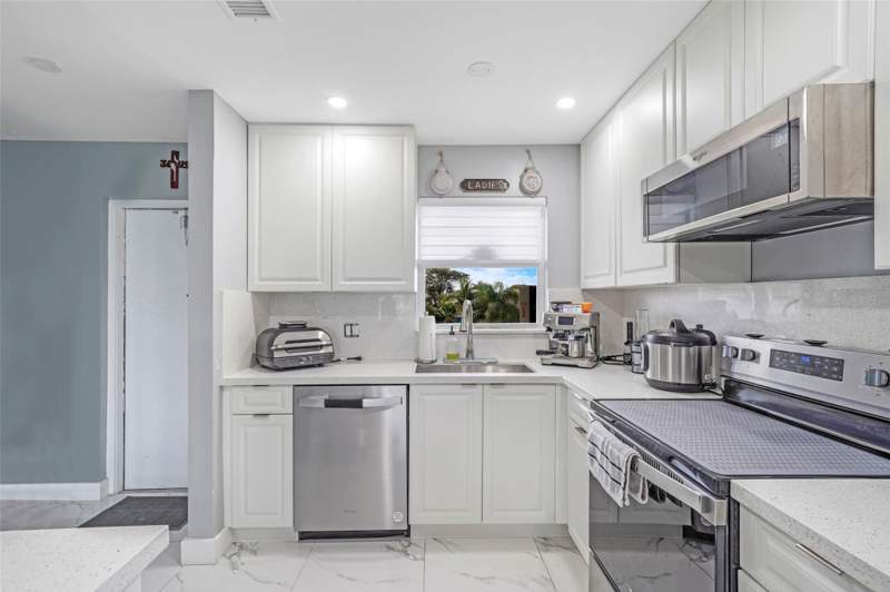 1 bedroom Condominium at 6650 Royal Palm Boulevard #306c, Royal Park Gardens I-C Co, Pompano Beach — photo 2