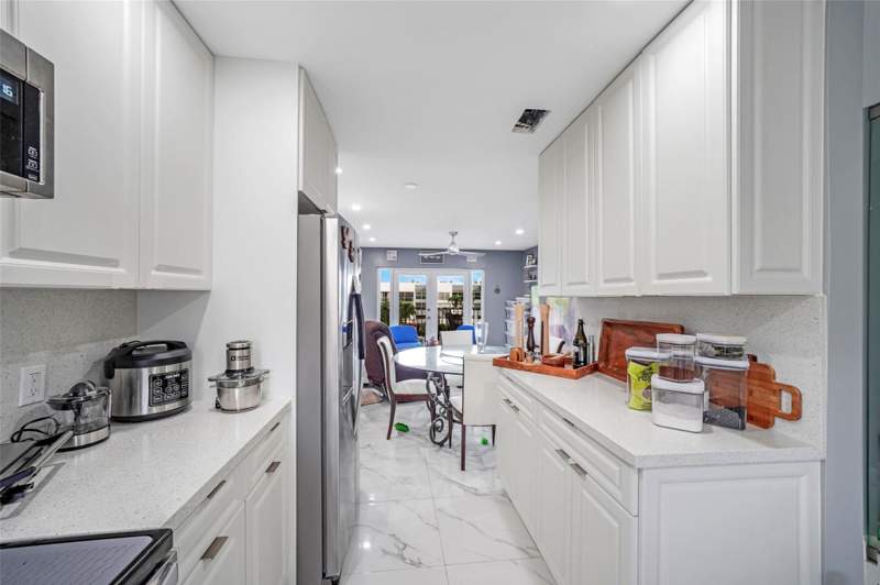 1 bedroom Condominium at 6650 Royal Palm Boulevard #306c, Royal Park Gardens I-C Co, Pompano Beach — photo 3