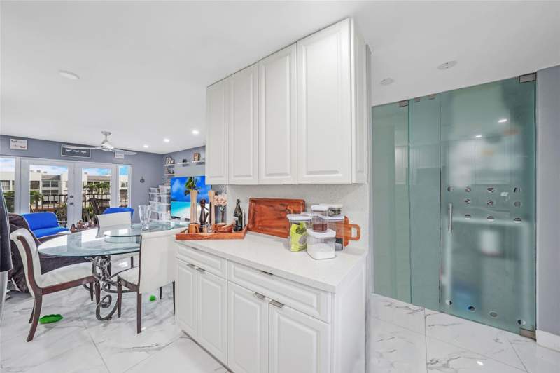 1 bedroom Condominium at 6650 Royal Palm Boulevard #306c, Royal Park Gardens I-C Co, Pompano Beach — photo 4