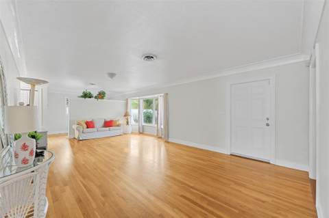5284 NE 18th Terrace, Fort Lauderdale FL - photo 11 of 57