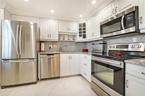 575 Oaks Lane #703, Pompano Beach FL - photo 6 of 40