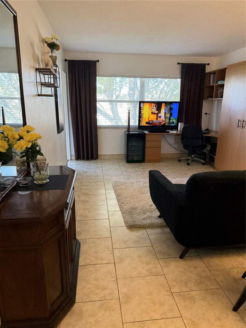 1 bedroom Condominium at 4331 NW 16th Street #D308, Dover Hall, Lauderhill — photo 3