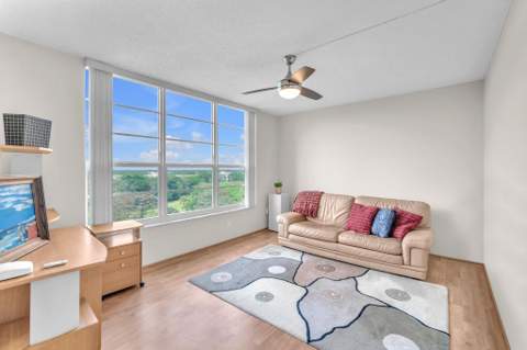 605 Oaks Drive #907, Pompano Beach FL - photo 15 of 53