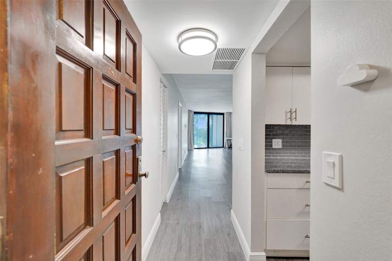 1 bedroom Condominium at 3800 N Hills Drive #412, Emerald Hill Country Club, Hollywood — photo 4