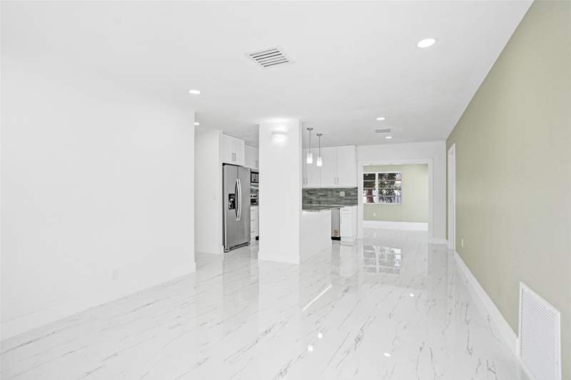 4 bedroom Single Family Residence at 1437 SW 1st Avenue, Coral Manor, Deerfield Beach — photo 3