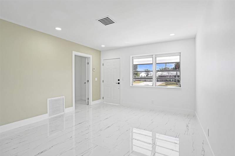 4 bedroom Single Family Residence at 1437 SW 1st Avenue, Coral Manor, Deerfield Beach — photo 4