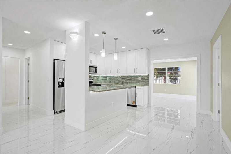 4 bedroom Single Family Residence at 1437 SW 1st Avenue, Coral Manor, Deerfield Beach — photo 5
