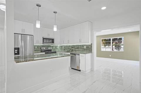 1437 SW 1st Avenue, Deerfield Beach FL - photo 6 of 28