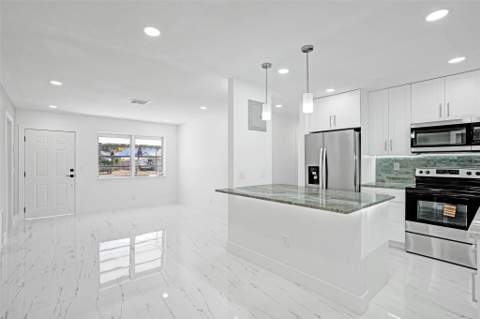 1437 SW 1st Avenue, Deerfield Beach FL - photo 8 of 28