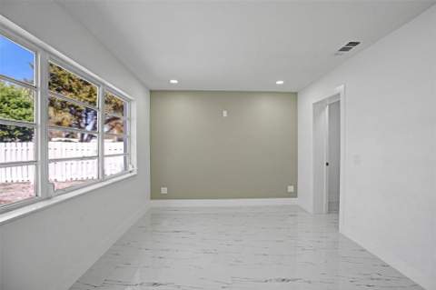 1437 SW 1st Avenue, Deerfield Beach FL - photo 11 of 28