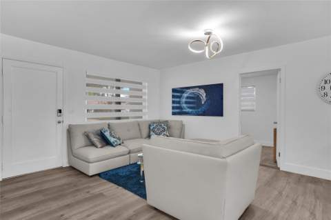 5311 Pierce Street, Hollywood FL - photo 7 of 52