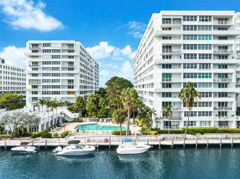 1 bedroom Condominium at 1160 N Federal Highway #1118, East Point Towers, Fort Lauderdale — photo 2