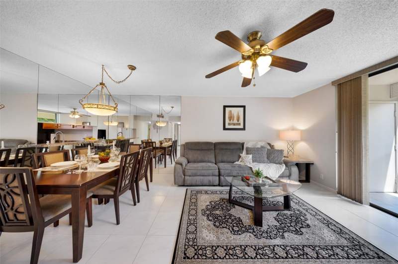 2 bedroom Condominium at 5250 Las Verdes Circle #317, Las Verdes/ Oleander, Delray Beach — photo 3