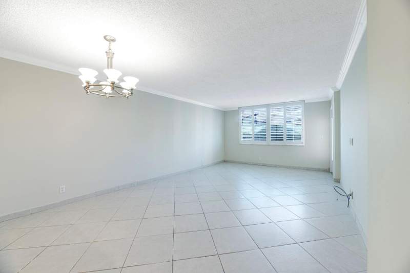 2 bedroom Condominium at 3800 N Hills Drive #402, Emerald Hills Cc, Hollywood — photo 3