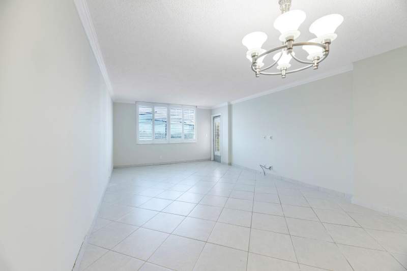 2 bedroom Condominium at 3800 N Hills Drive #402, Emerald Hills Cc, Hollywood — photo 4