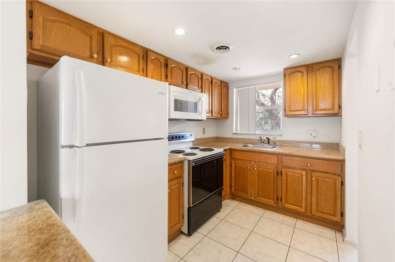 2 bedroom Condominium at 8081 N Sunrise Lakes Drive #203, Sunrise Lakes, Sunrise — photo 5