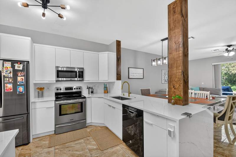 3 bedroom Townhouse at 224 Foxtail Drive #D, Charter Club Of Palmbeach, Greenacres — photo 3