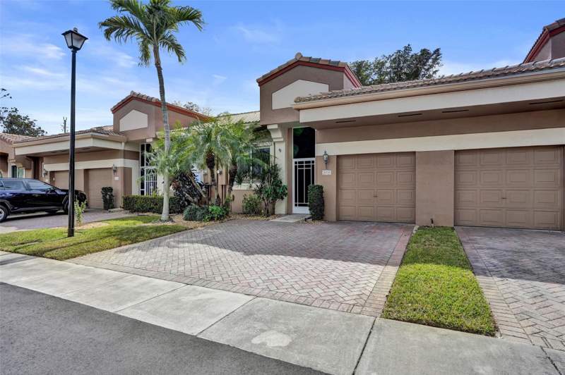 2 bedroom Villa at 10116 Lombardy Drive #10116, Lombardy, Tamarac — photo 3