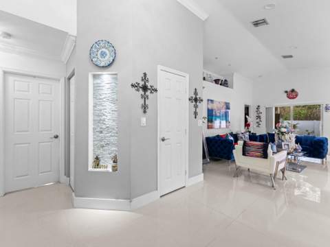 181 SW 203rd Avenue, Pembroke Pines FL - photo 11 of 22