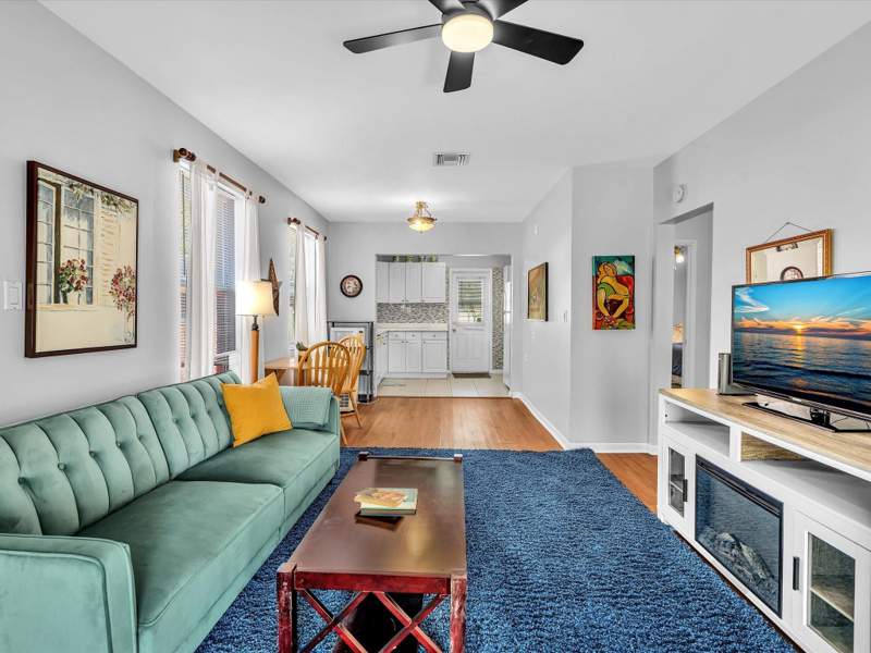 3 bedroom Single Family Residence at 1835 Roosevelt Street, Frank C Dickey Sub 11-8 B, Hollywood — photo 2