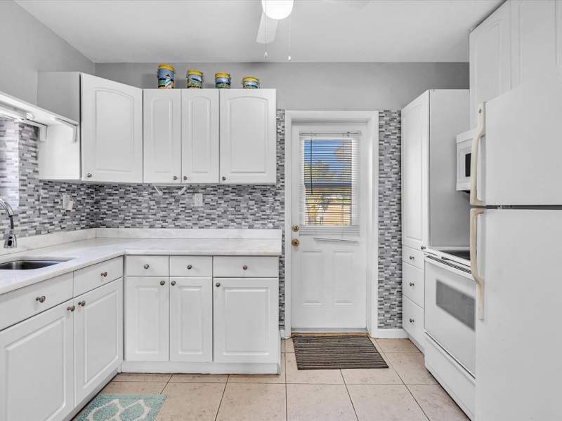 3 bedroom Single Family Residence at 1835 Roosevelt Street, Frank C Dickey Sub 11-8 B, Hollywood — photo 3