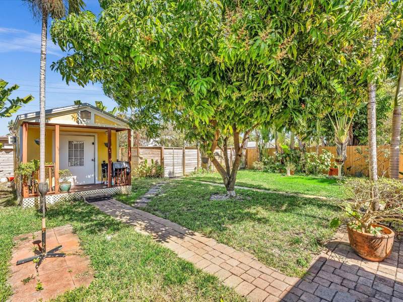 3 bedroom Single Family Residence at 1835 Roosevelt Street, Frank C Dickey Sub 11-8 B, Hollywood — photo 4