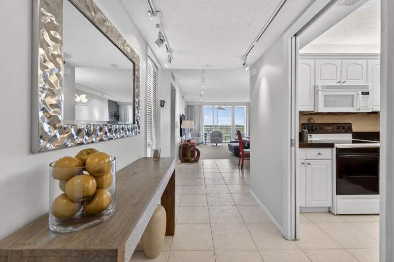 2 bedroom Condominium at 575 Oaks Lane #1002, Palm Aire, Pompano Beach — photo 5