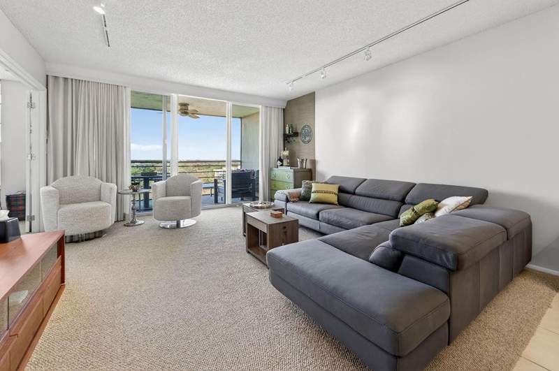2 bedroom Condominium at 575 Oaks Lane #1002, Palm Aire, Pompano Beach — photo 4
