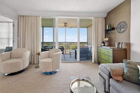 575 Oaks Lane #1002, Pompano Beach FL - photo 7 of 50