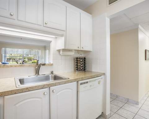 3400 NW 48th Avenue #407, Lauderdale Lakes FL - photo 9 of 17